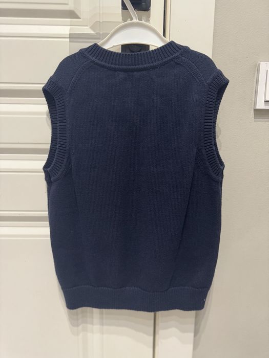 Продам жилетку , школьную !