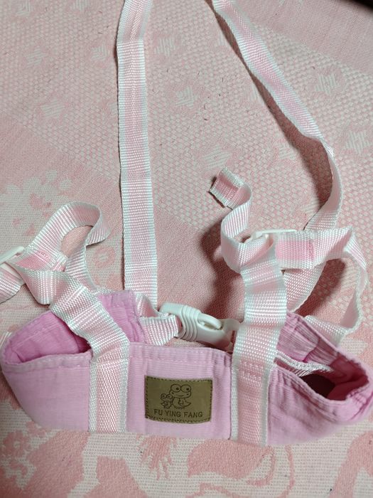 Ходунки, вожжи для малышей.