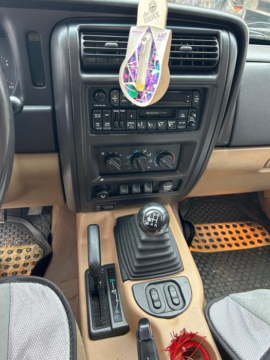 Vând Jeep Cherokee XJ