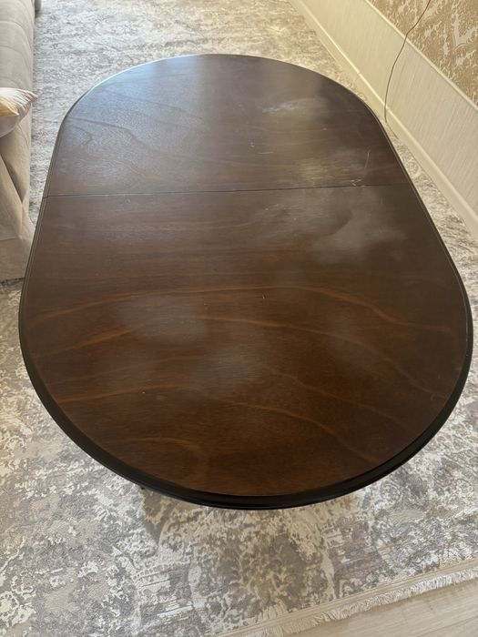 Продается стол в гостиную