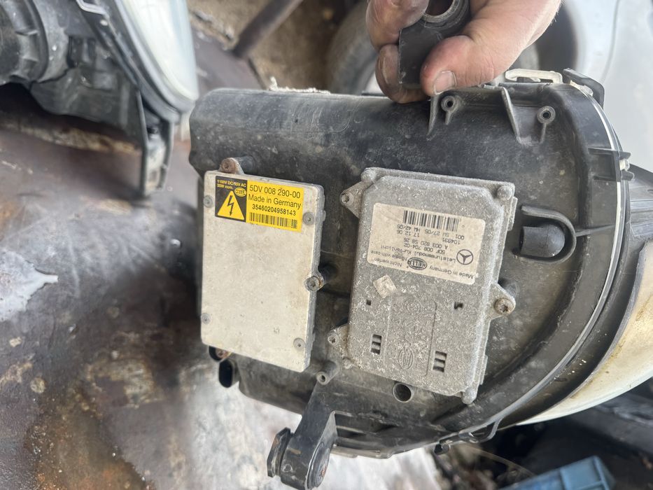 Комплект завиващи ксенонови фарове за Mercedes R class W251