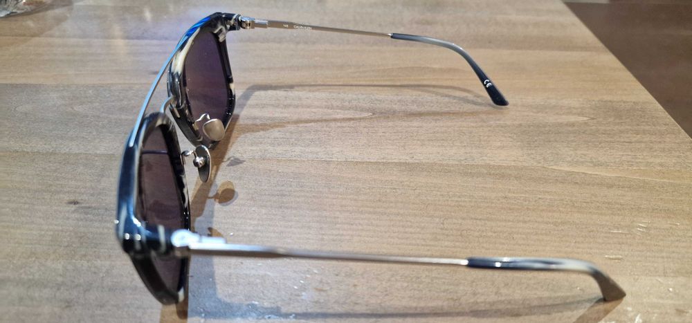 Продавам слънчеви очила Calvin Klein