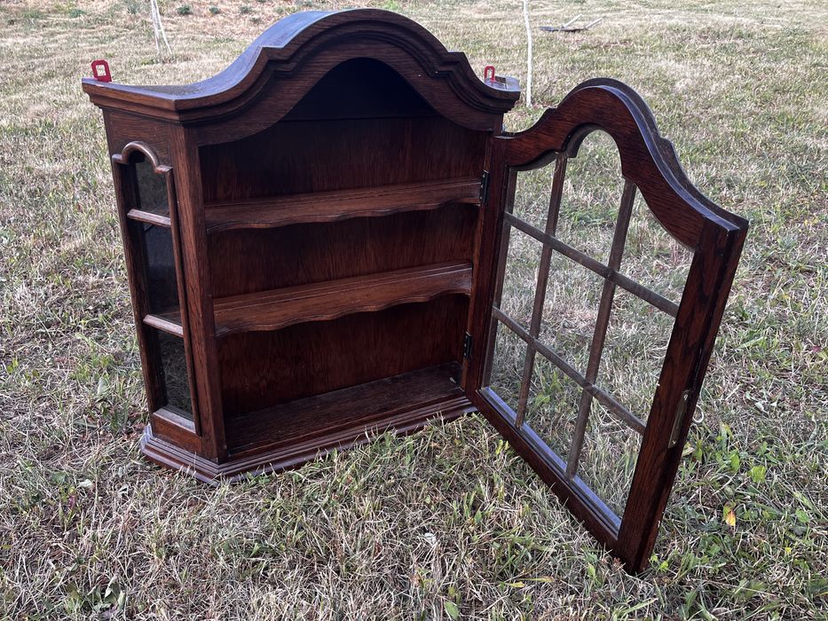 Продавам Античен Шкаф