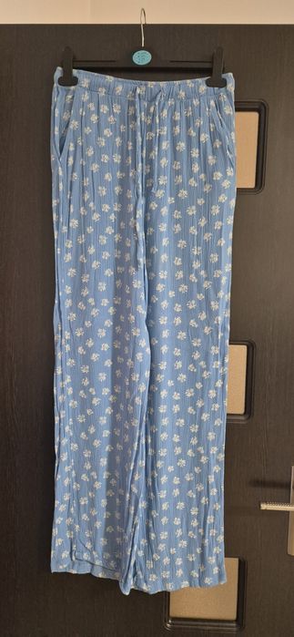 Pantaloni Stradivarius lejeri si fluizi mărimea S noi