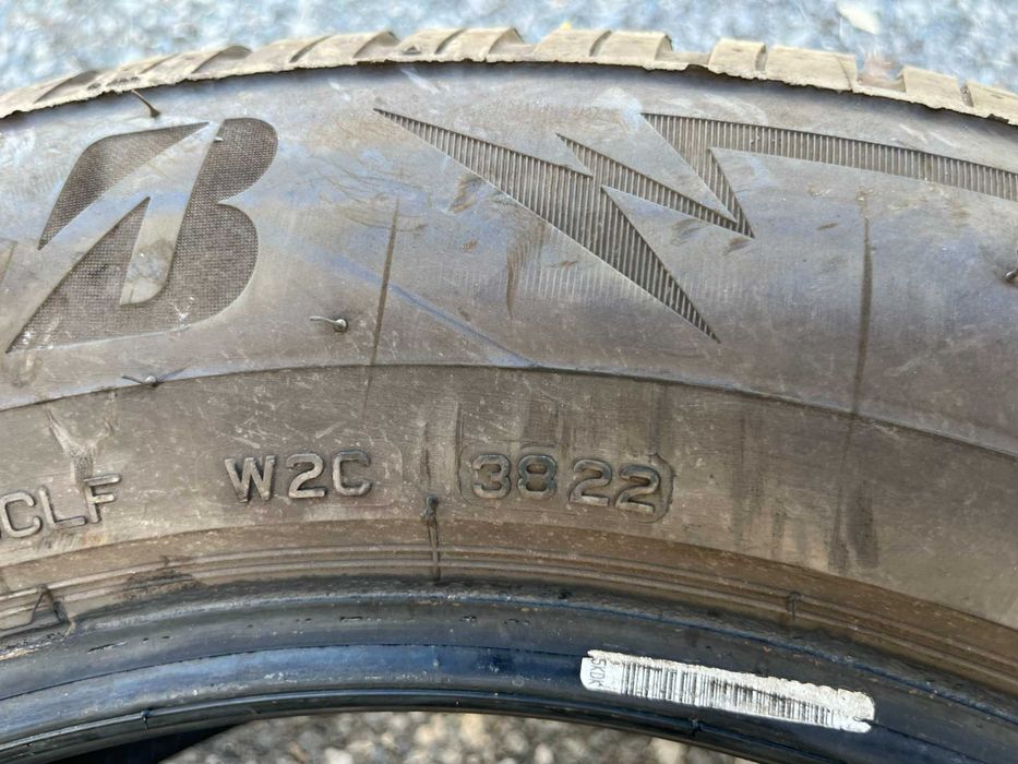 зимни Ггуми BRIDGESTONE  215/65/17 с ДОТ 38/2022г