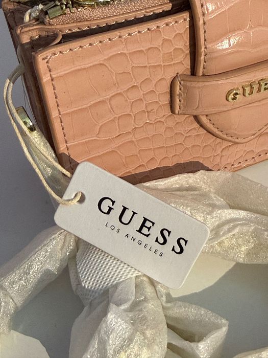 Чисто нова чанта на Guess
