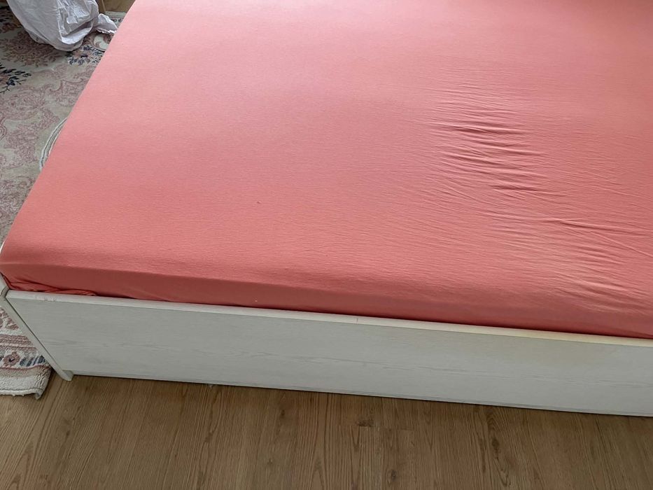 Спалня с подматрачна рамка и матрак - 170 на 200