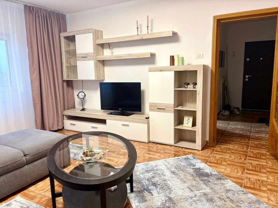 Inchiriez apartament 3 camere mall Vitan