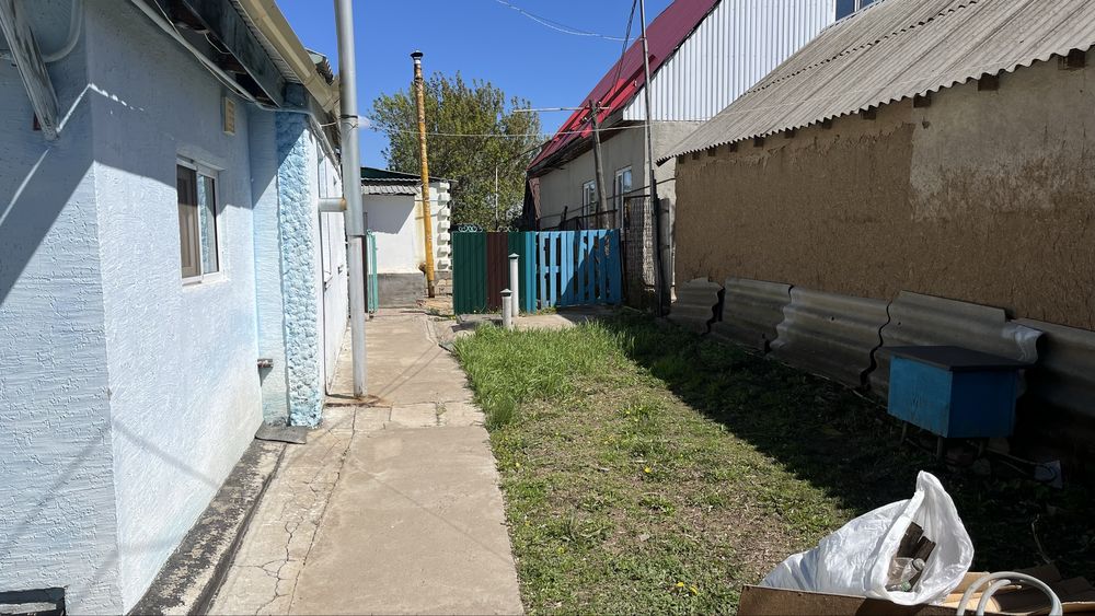 Продам дом в общем дворе срочно