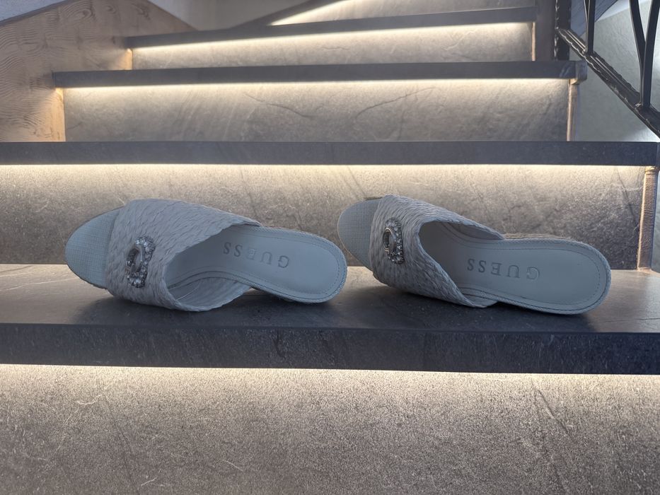 Летни плетени чехли guess
