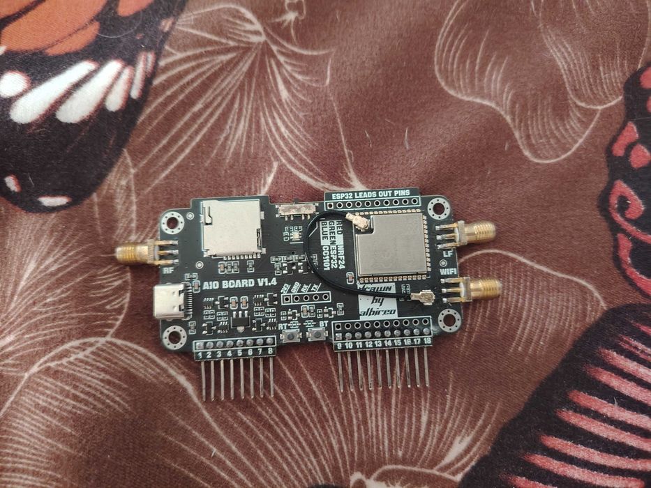 flipper zero  de vanzare cu placa aio v1. 4