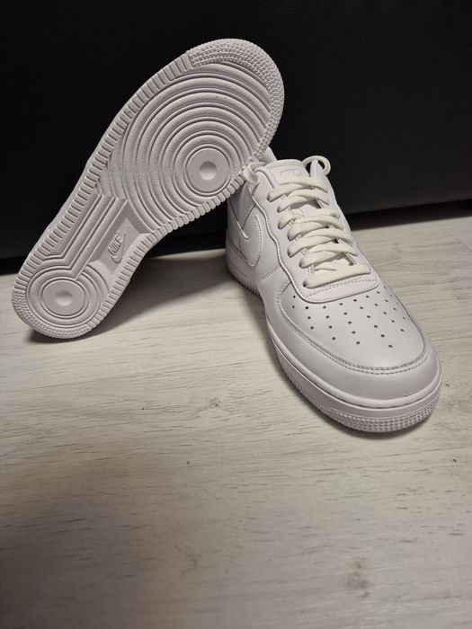 Vand adidasi nike