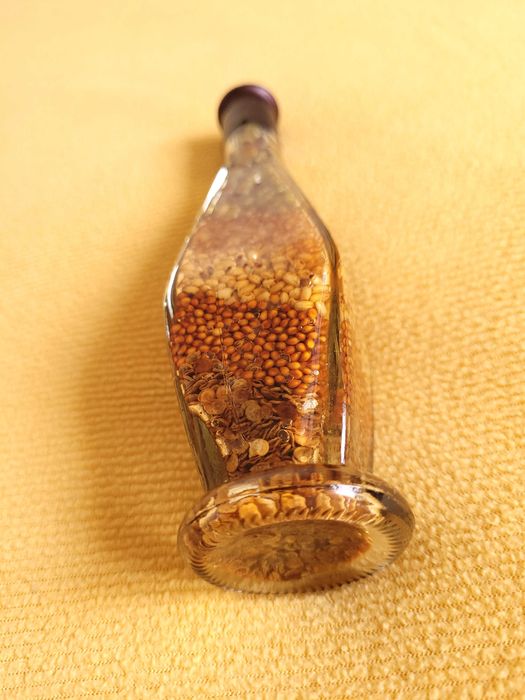 Sticlă cu semințe pentru decorarea bucătăriei - Sporul casei