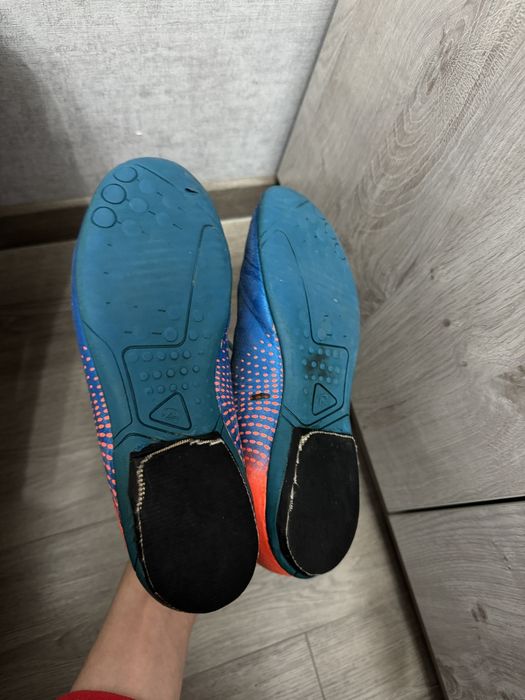 Продам футбольные бутсы сороконожки 41 размер