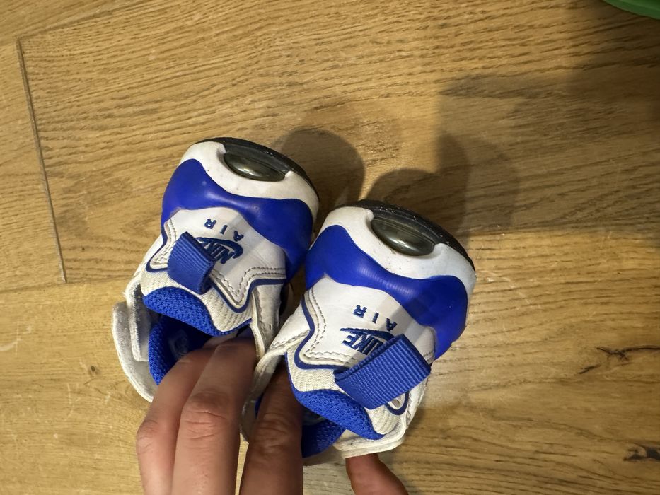 Adidasi Nike marimea 22