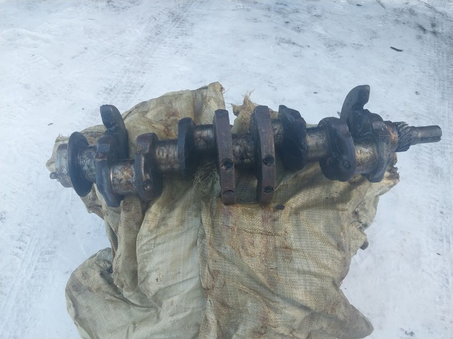 Продам коленвал на Т 40