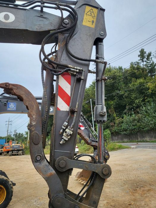 Экскаватор волво 145 сотилади узбда ишламаган.