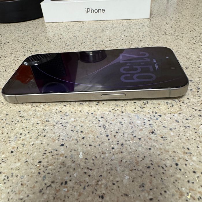 Vând iPhone 15 Pro -  128 GB - Natural Titanium - Impecabil