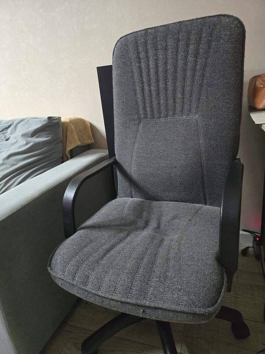 Продам офисное кресло