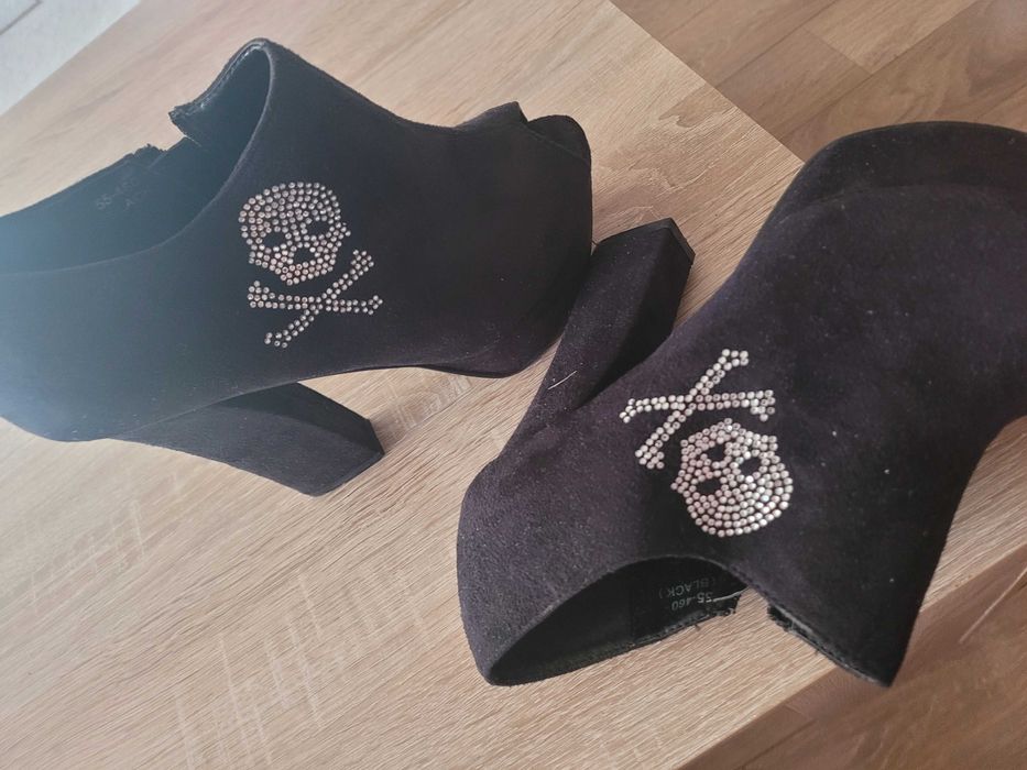 Дамски обувки с висок ток