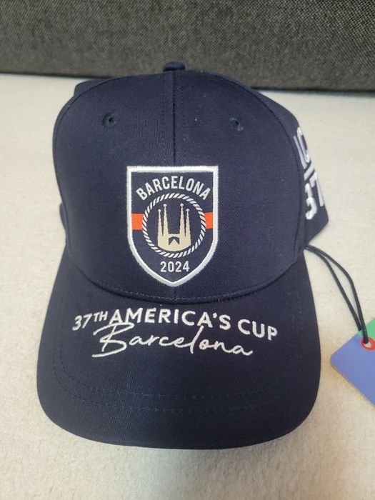 Sapca BARCELONA  noua cu eticheta