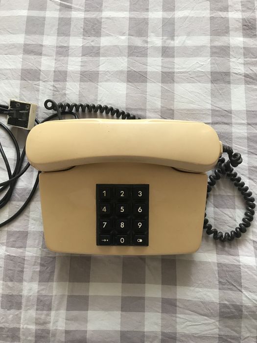 Телефон стационарный кнопочный советских времен б/у