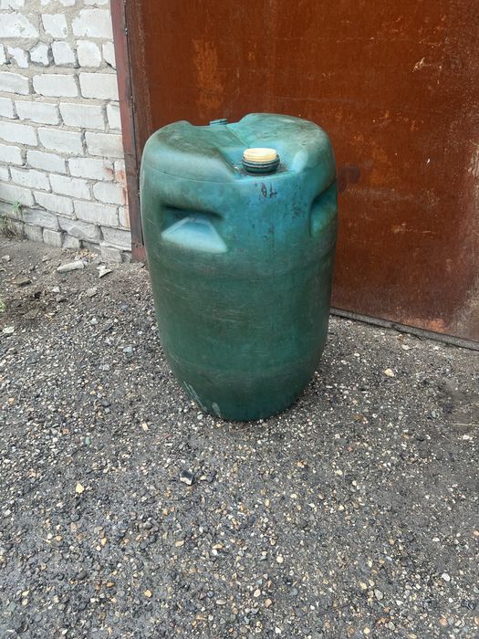 Емкость пластиковая.