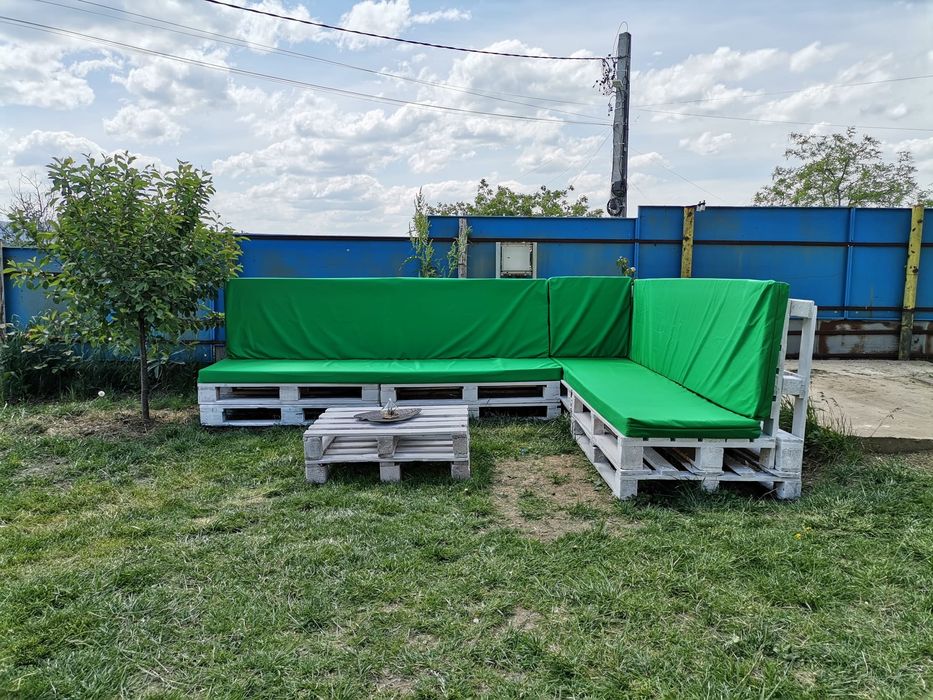 Vând colțar de gradina și masă