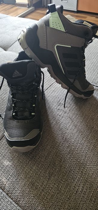 Vând ghete Adidas Terrex