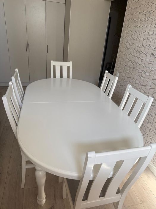 Стол со стульями