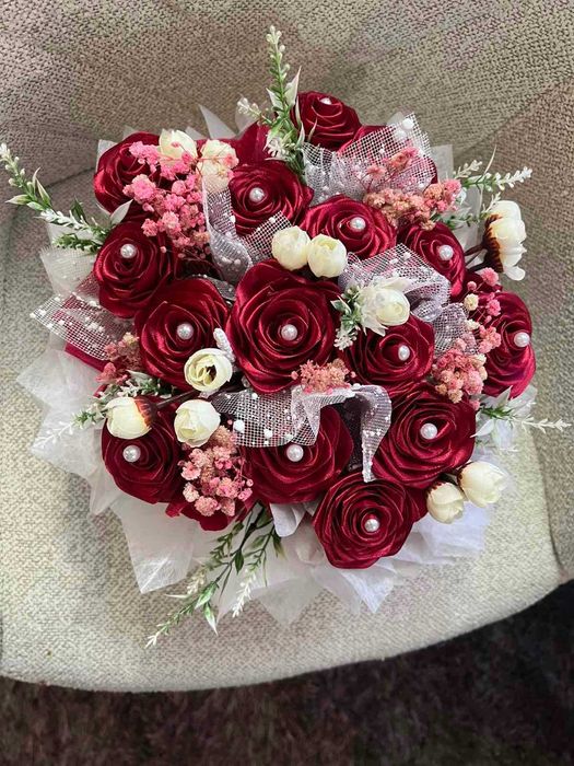 Ръчно изработена кошница със сатенени рози