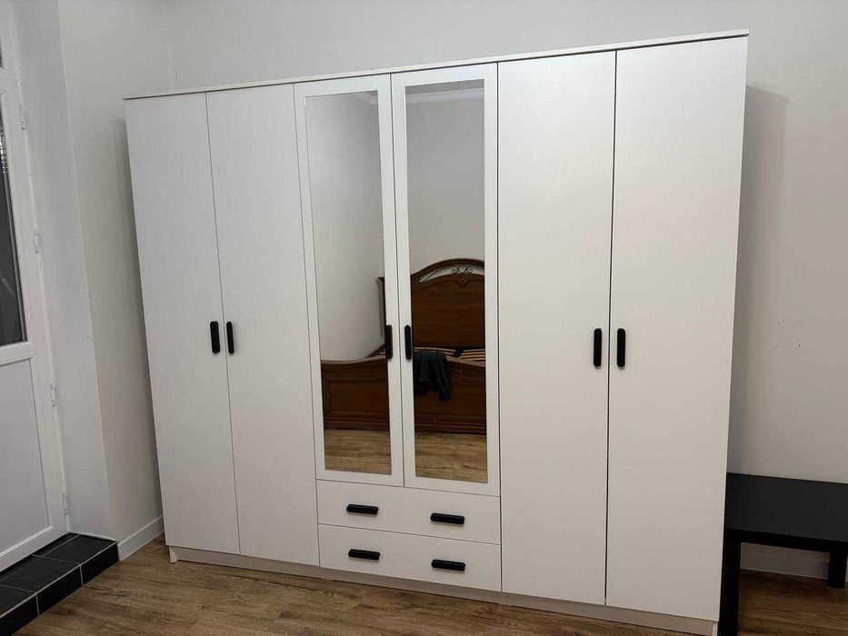 Шкаф для одежды.