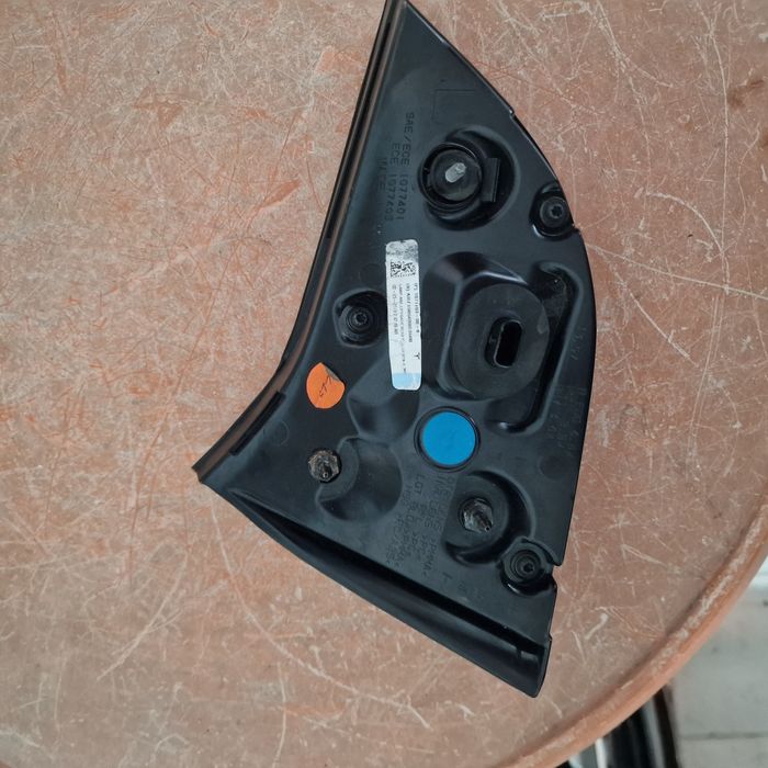 Tesla Model 3 Y  ляв стоп багажник