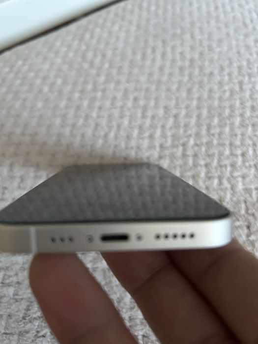 Vand iphone alb de 128 gb