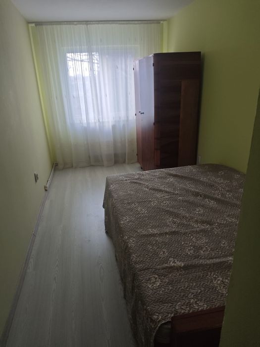 La închiriere,apartament cu trei camere