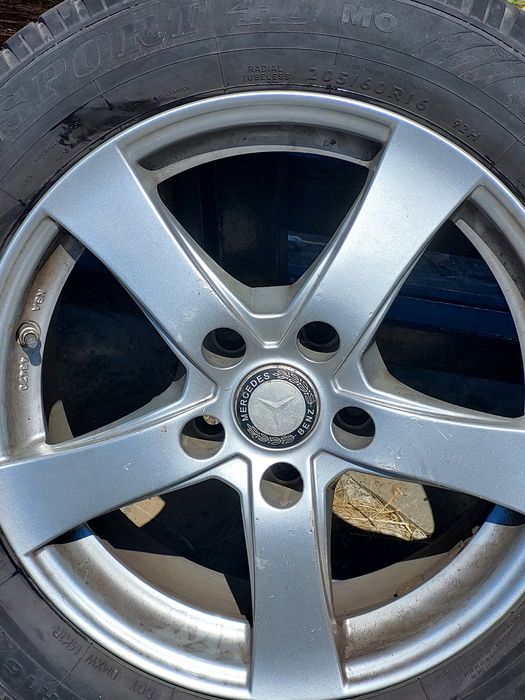 4 jante aliaj cu anvelope iarna Dunlop 205/60/16,mercedes b classe/16