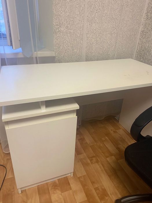 Продам писменый стол.