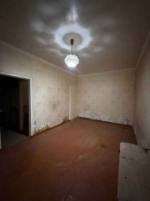 СРОЧНО !! Продаётся квартира в Яшнабаде 1/3/5 ( 33 кв/м ) Оханграбо