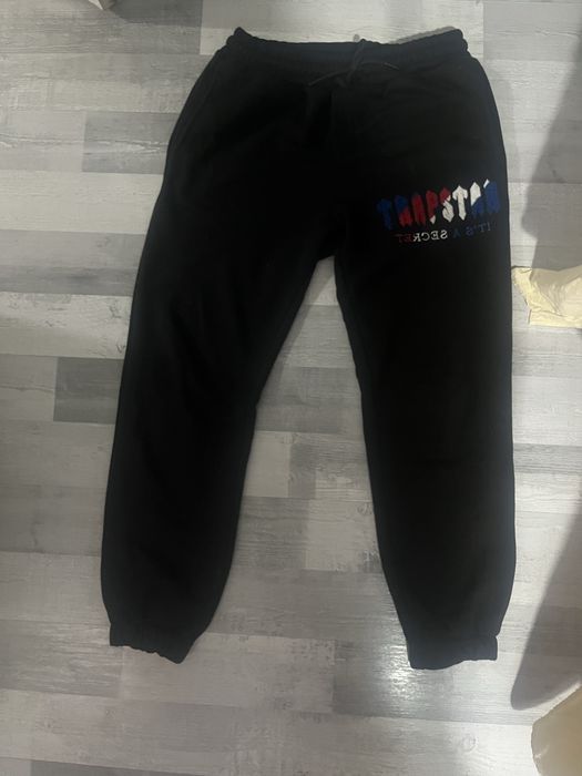 Екип Trapstar като нов