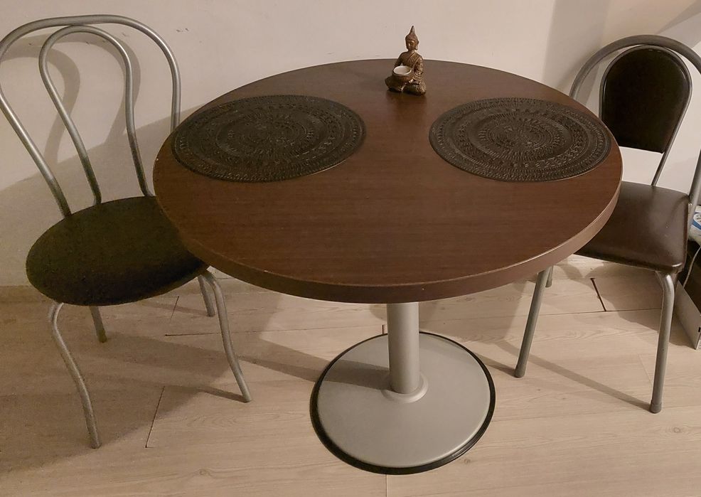 Masa rotunda de calitate wenge +2 scaune negre