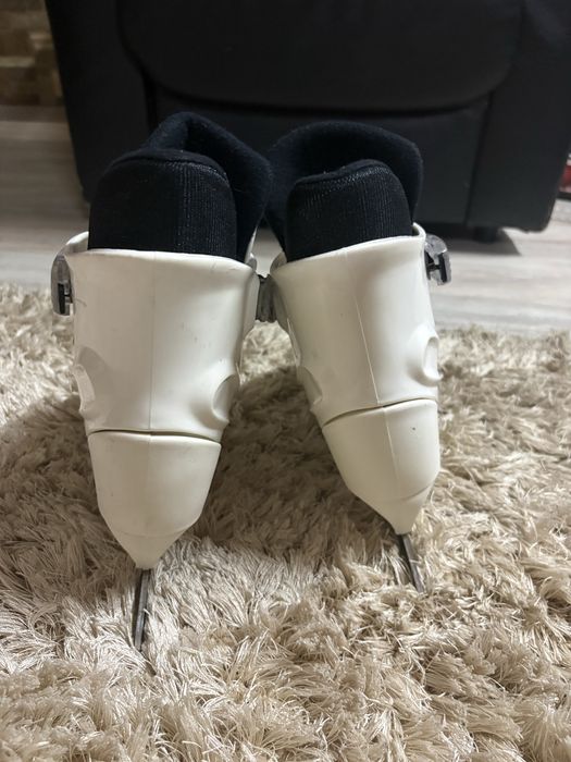 Patine mărimea 37
