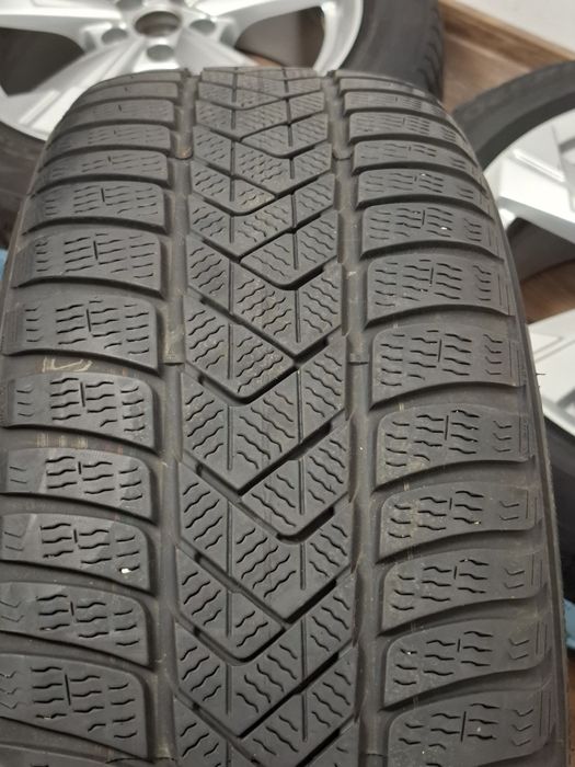 Set jante aliaj cu anvelope iarna 225 55 18 5x112