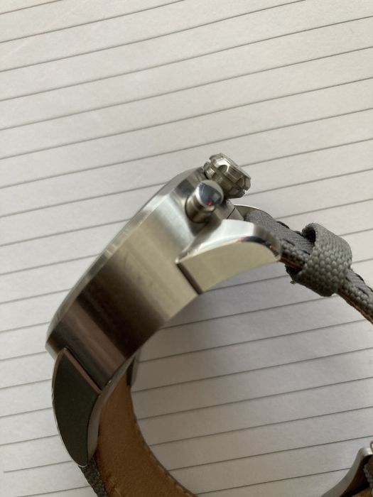 Продавам часовник