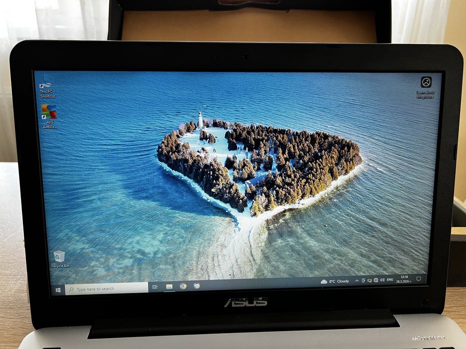 Лаптоп Asus F555 L