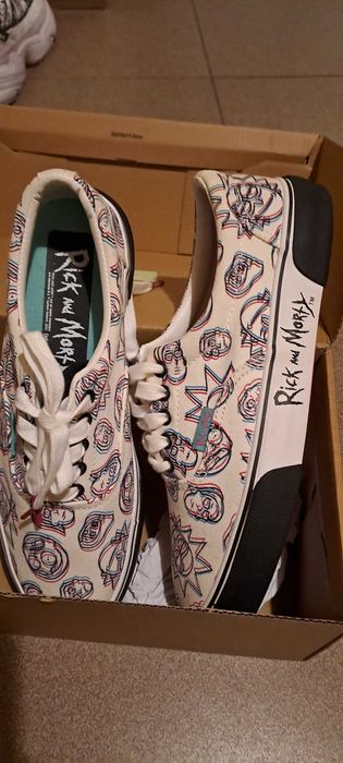 Чисто нови мъжки маратонки много модерни.