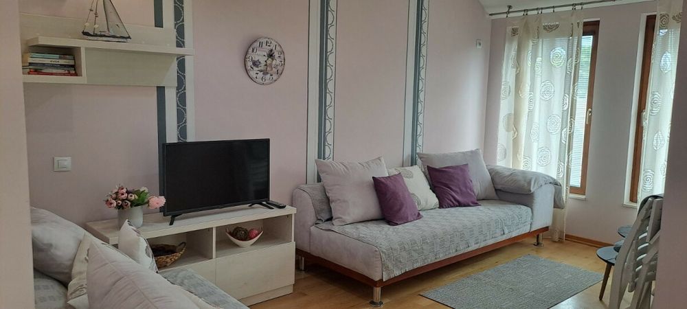 Двустаен апартамент под наем на самия вход на Морската градина.