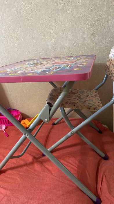 Детские столы и стулья