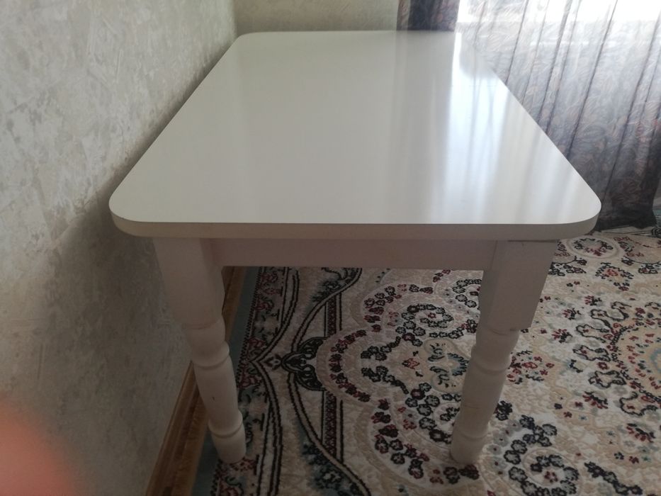 Срочное продам шикарный белый стол 3м