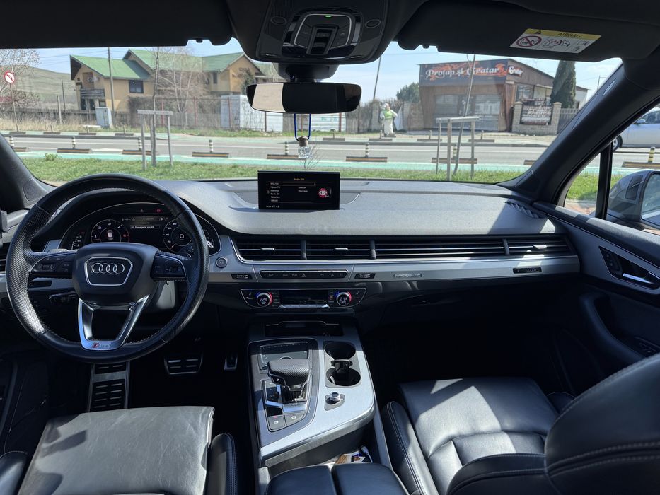 Audi Q7,3.0tdi,an 2018,174000km,7 locuri