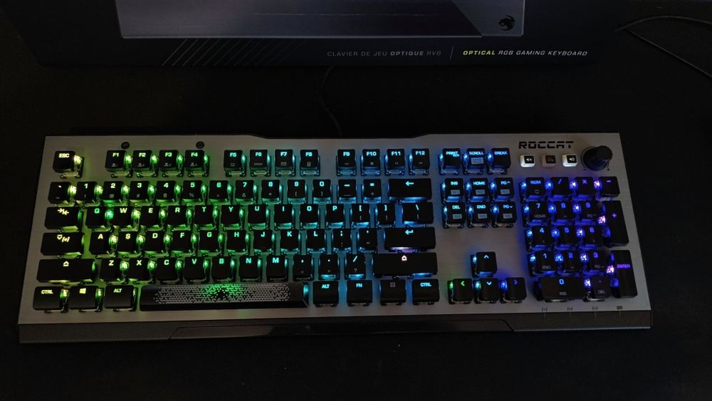 Tastatura Gaming ROCCAT Vulcan Pro  – switch-uri optice Titan, RGB AIM